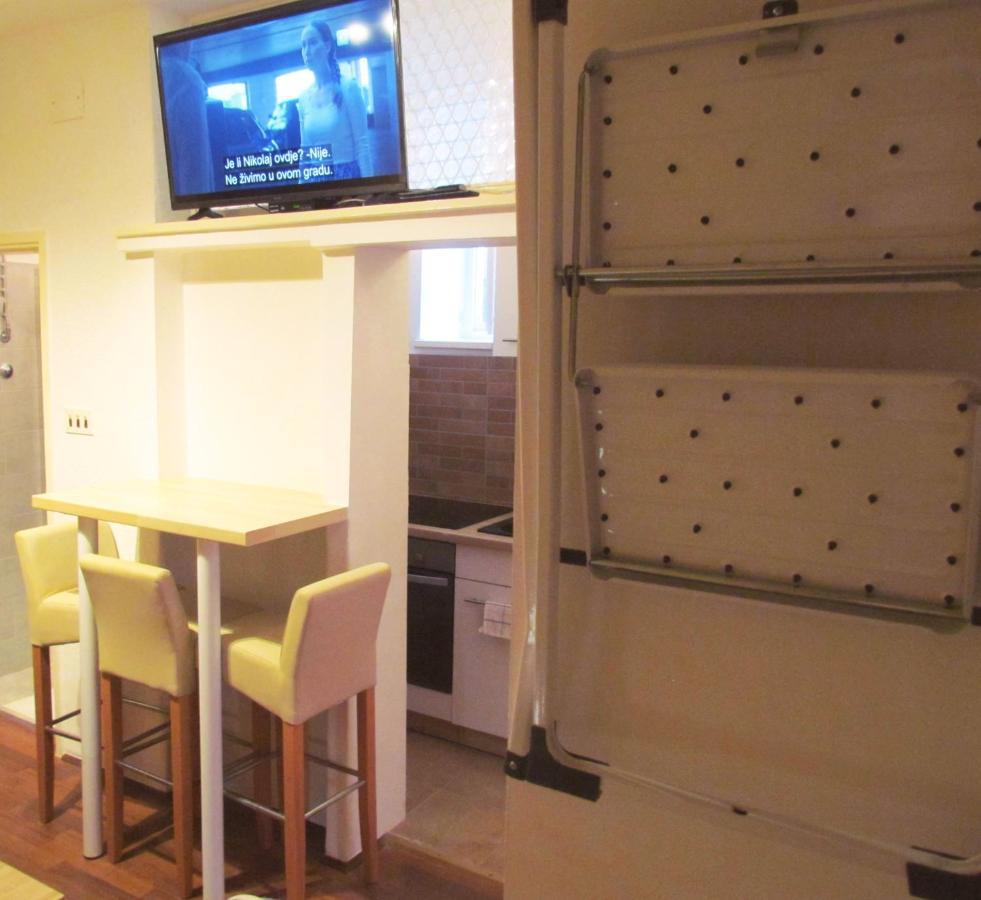 Center Studio Apartment Pula Exteriör bild